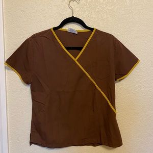 scrubs // brown & yellow ✨